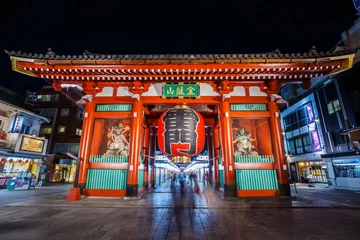 Sierkussen Kaminarimon-poort bij de Sensoji-tempel in Tokio © coward_lion