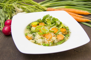 Suppe mit erntefrischem Gemüse