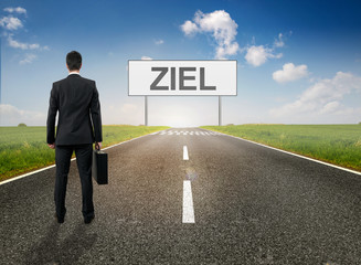 Mann hat Ziel vor Augen