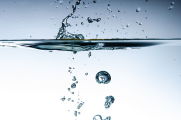 kleine und große wassertropfen