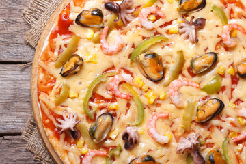 Pizza ai frutti di mare closeup on table top view