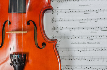 Fototapeta premium Closeup of violin on note sheet