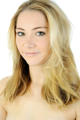 H&uuml;bscher blonder Twen im Portrait