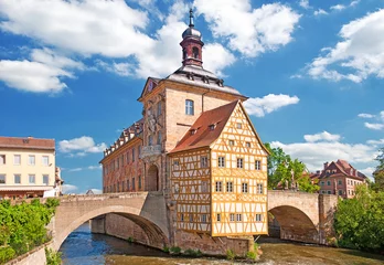 Das Alte Rathaus von Bamberg inmitten der Regnitz © mojolo