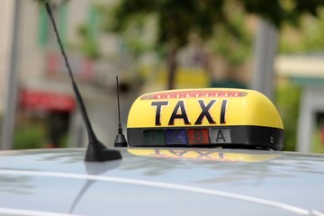 Enseigne lumineuse de taxi
