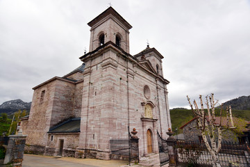 catedral de la montaña en Lois, Leon