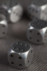 Metalowe kości, kostki © elmowski