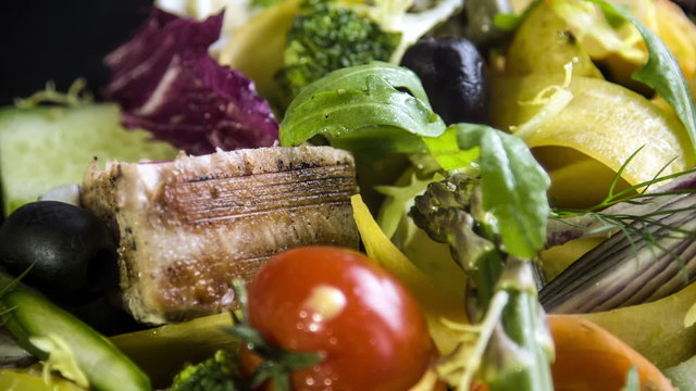 A&nbsp;variety of fresh and seasonal vegetables with grilled tuna