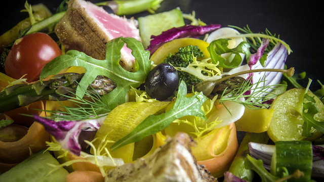 A&nbsp;variety of fresh and seasonal vegetables with grilled tuna