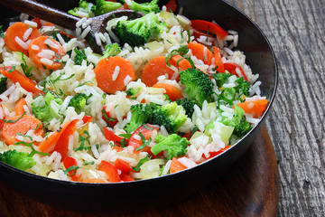 Rice with broccoli, onions, carrots and paprika