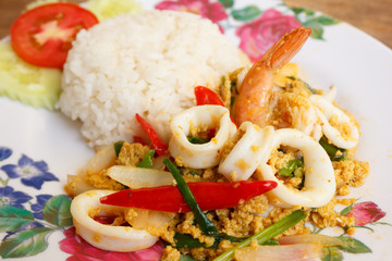 Fried Shrimps with Squid in Curry Powder