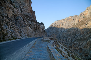 Дорога через Курталиотское ущелье. Греция. Крит