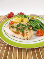 Hähnchenschnitzel, Bohnen und Kartoffeln