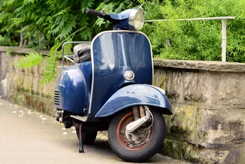 Fotobehang Vintage Vespa / scooter © Roger Heil