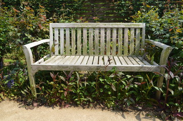 庭園のベンチ