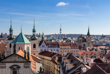Fototapeta na wymiar Aussicht vom Altstädter Brückenturm in Prag