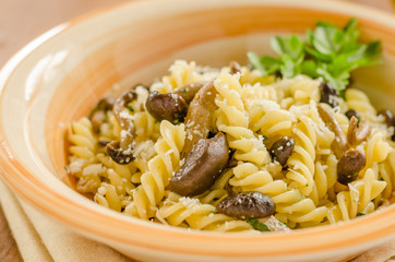 Fusilli ai funghi, cucina italiana