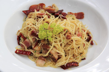 Spaghetti stir fried with spicy smoke Ham