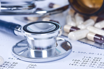 elements of medicine and health, pills and stethoscope