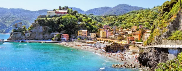 Poster Im Rahmen Panoramablick auf die Küste bei Monterosso, Cinque Terre, Italien © Jenifoto