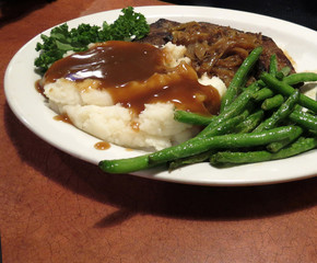 Liver with Mashed Potatoes and Green Beans