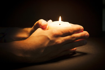 Hands with candle - obrazy, fototapety, plakaty