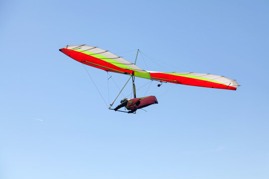 Hang glider flying