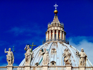 Fototapeta na wymiar dome of St. Peter's Basilica at the Vatican