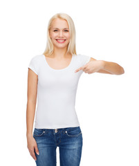 Fototapeta premium smiling young woman in blank white t-shirt