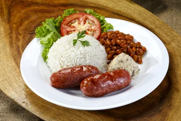 Photo sur Plexiglas Buffet, Bar Saucisse avec riz et salade