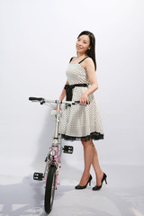 자전거 타는 여인