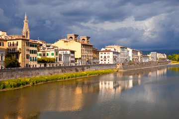 Fototapeta na wymiar Italie > Florence > Rivière