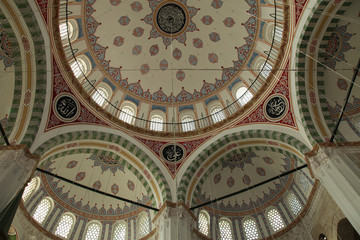 Obraz premium decorated mosque ceiling, Istanbul
