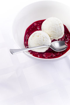 Vanilla ice cream with raspberry heisse liebe