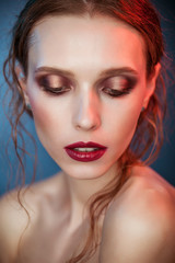 Fototapeta premium Piękno portret młodej kobiety ładny makijaż dzień