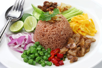 thai fried rice with shrimp paste, khao kluk kapi