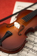 バイオリンと楽譜のアップ