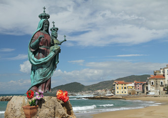 statue  of  Santa Maria a Mare in  Marina Piccola Castellabate