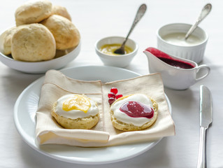 scones with lemon curd