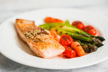 Grilled salmon with vegetables