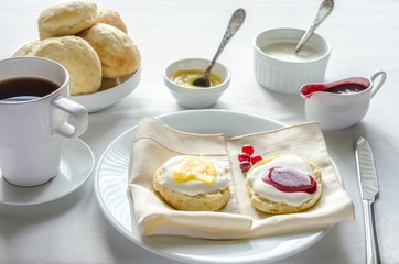 scones with lemon curd