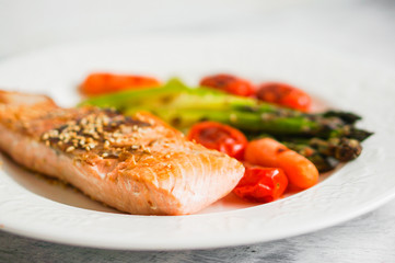 Grilled salmon with vegetables