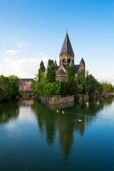 Fototapeta na wymiar Widok Metz z Temple Neuf i Moselle, Lotaryngia, Francja