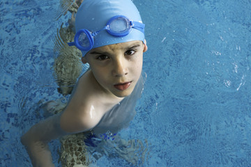 Fototapeta na wymiar Child in swimming pool