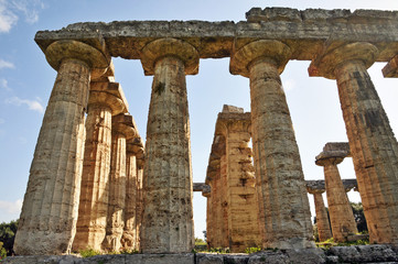 Fototapeta premium Paestum, sito archeologico e templi