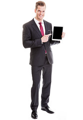 Geschäftsmann zeigt auf Tablet-PC