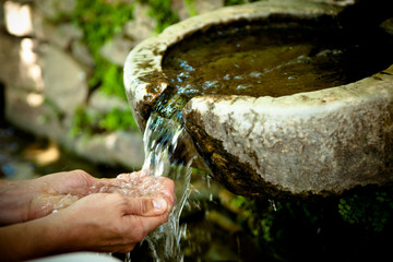 Fresh Mountain Spring Water - 64735916
