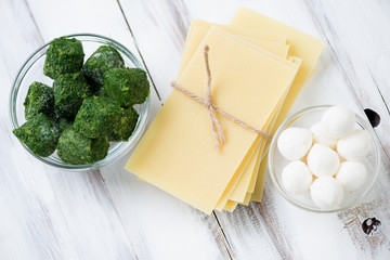 Mozzarella cheese, lasagna sheets and spinach, view from above