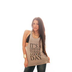 Disco Girl im grauen Tank Top