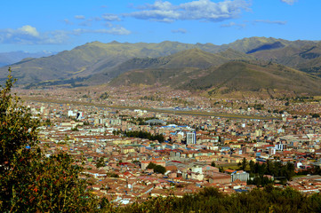 Fototapeta na wymiar Vista de Cusco con las pistas del aeropuerto. Perú